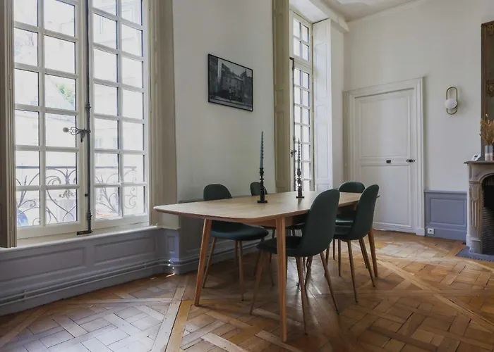 Exceptional - 2br-4p- Notre-dame Cathedral *